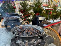 Marrons chauds offerts par la Ville - Agrandir l'image, .JPG 117,7 Ko (fenêtre modale)