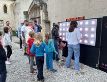 mur digital pour tester ses reflexes - Agrandir l'image, .JPG 1,7 Mo (fenêtre modale)