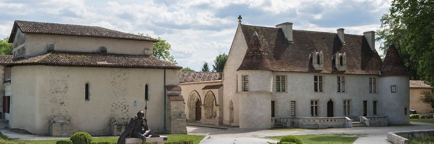 Vue du prieuré de Cayac et du pélerin.