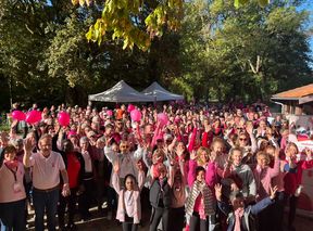 Photo XXL du rassemblement à Octobre rose 2025