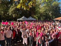Photo XXL du rassemblement à Octobre rose 2025 - Agrandir l'image, .JPG 147,5 Ko (fenêtre modale)