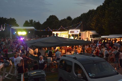 Vue générale de la fête du 13 juillet à Mandavit