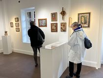 visiteurs du musée regardant des oeuvres - Agrandir l'image, .JPG 973,0 Ko (fenêtre modale)