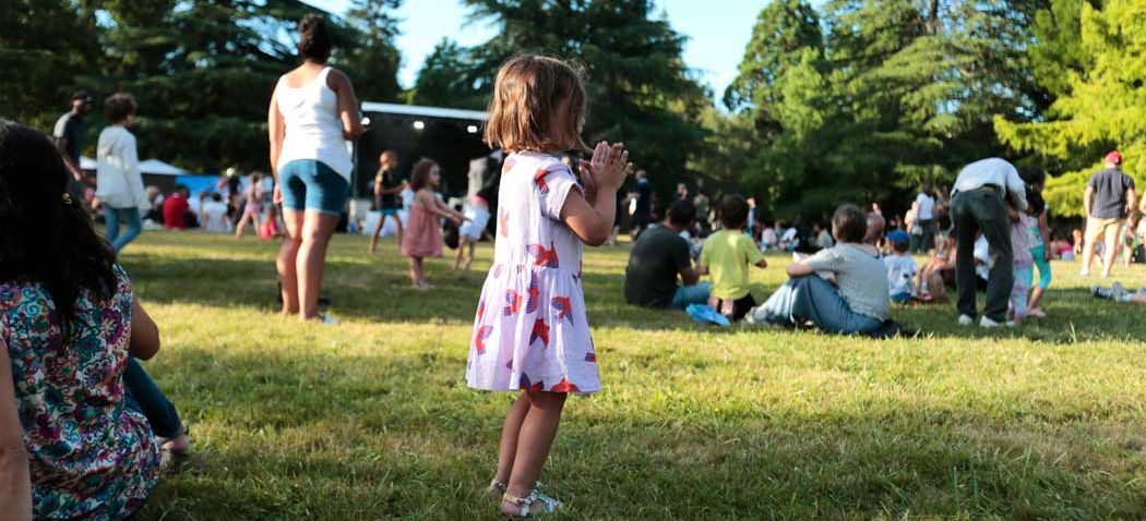 Enfant participant au festival Play