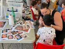 Atelier maquillage pour les enfants - Agrandir l'image, .JPG 132,8 Ko (fenêtre modale)
