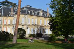 Vue du parc de l'Ermitage et de son château