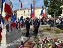 Cérémonie de commémoration de la Victoire du 8 mai 1945 place Bernard Roumégoux à Gradignan - Agrandir l'image, .JPG 140,8 Ko (fenêtre modale)