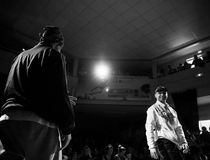 photo en noir et blanc de deux danseurs - Agrandir l'image, .JPG 258,8 Ko (fenêtre modale)