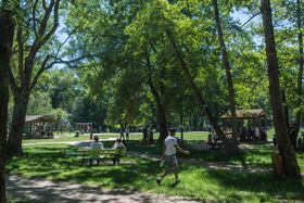 Aire de jeux pour les enfants au parc René Canivenc
