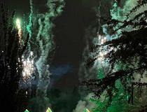 Feu d'artifice de la Fête Sport et Nature 2025 - Agrandir l'image, .JPG 77,1 Ko (fenêtre modale)