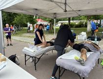 massage de récupération après la course - Agrandir l'image, .JPG 1,6 Mo (fenêtre modale)