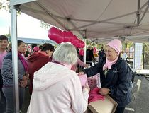 vente de snoods au stand de la Ville - Agrandir l'image, .JPG 224,7 Ko (fenêtre modale)