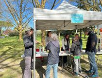 Stand d'information à Mission Nature - Agrandir l'image, .JPG 151,2 Ko (fenêtre modale)