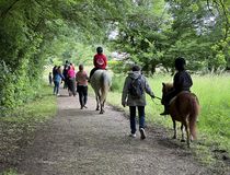 balade à poneys - Agrandir l'image, .JPG 2,2 Mo (fenêtre modale)