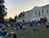 concert sur le perron de l'Hôtel de Ville - Agrandir l'image, .JPG 1,1 Mo (fenêtre modale)